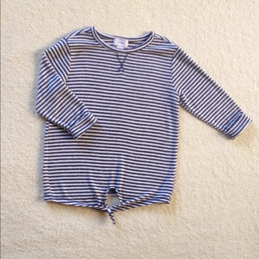 Girls Old Navy Striped quarter sleeve top!